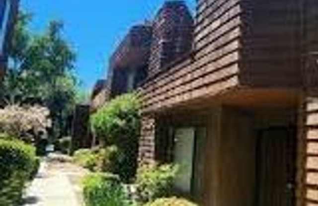 Charming Townhouse in the Stockdale Area photos photos