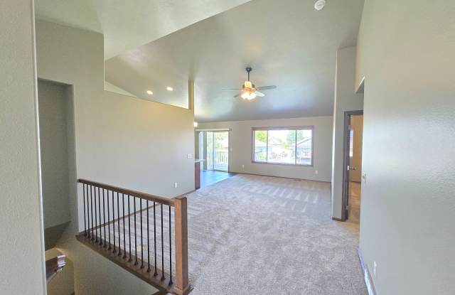 East Sioux Falls 4 Bed, 3 Bath Walkout Twinhome – Snow  Lawn Care Included photos photos