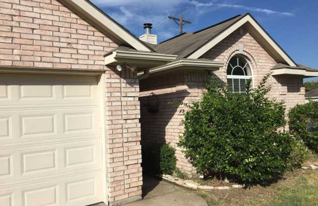 Beautiful 3/2 House A On Corner Lot! photos photos