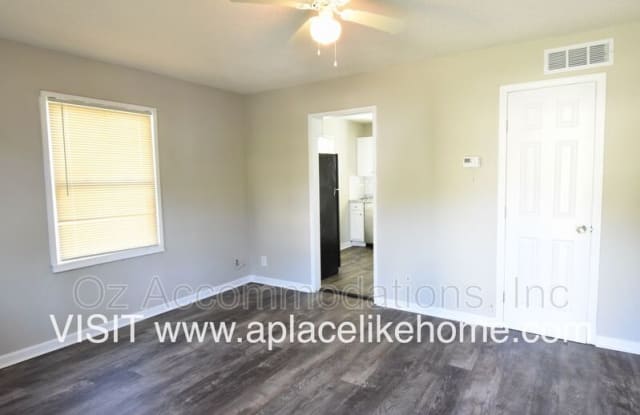 9531 Charlotte St - 9531 Charlotte Street, Kansas City, MO 64131