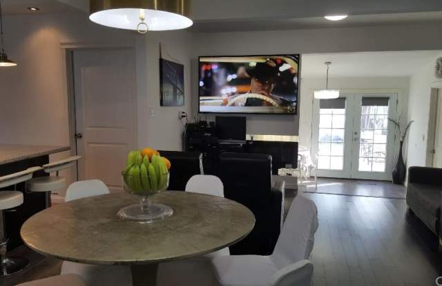 9854 Rosecrans Gallery 3