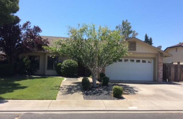 Nice Family Home in Quiet Neighborhood with RV access! - 408 Lancaster Drive, Manteca, CA 95336
