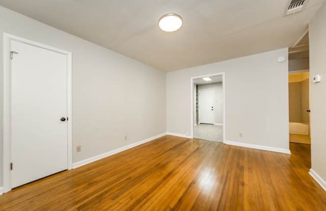 221 North Fillmore Street - 1 Gallery 4
