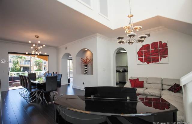 20953 NE 30th Ct Gallery 3
