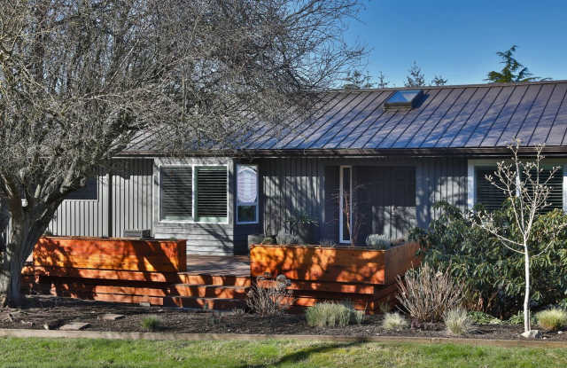 One Of A Kind Freeland Home with Two Seperate Living Areas!! photos photos