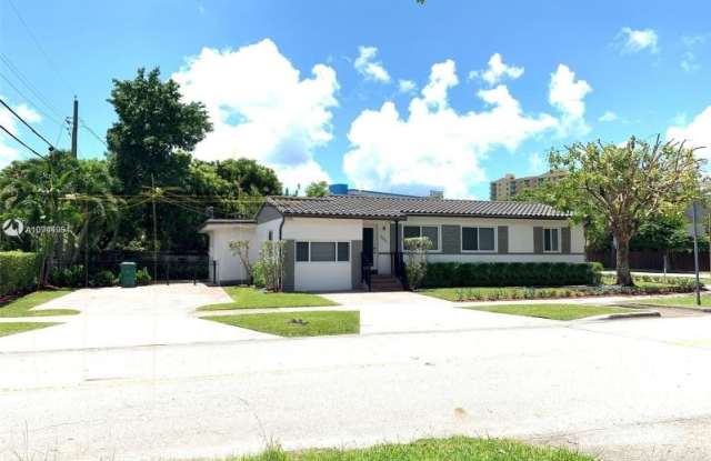 2021 Coral Gate Dr Gallery 2