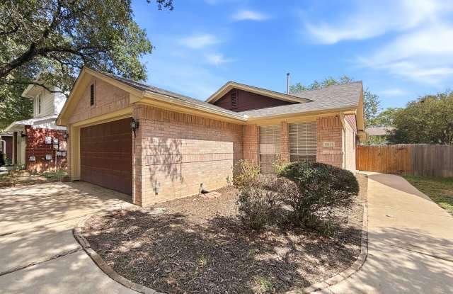 Canterbury Classic - 3/2 - New Appliances  - Finished Garage - Big Yard - $1895 Gallery 1
