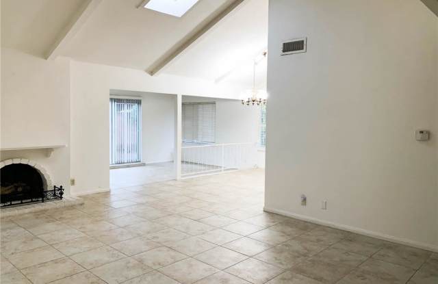 5935 Rexford Avenue Gallery 4