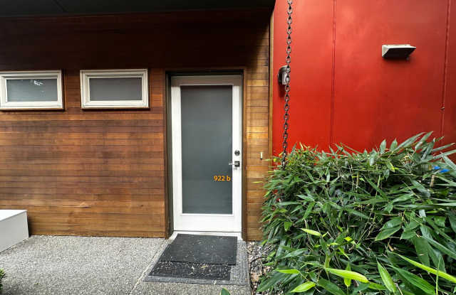 Beautiful 2-Bedroom Townhouse with a Loft in Seattle photos photos