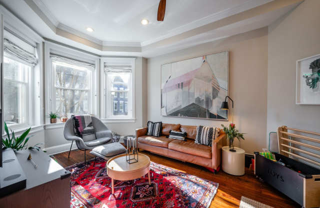 Bloomingdale Townhome | 4 Bed | 3.5  Bath | 2,000 Sf | Fenced-In Backyard | Parking Space w/ EV Charger Gallery 3