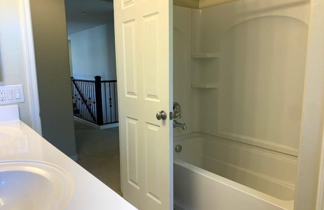 4 BEDROOM PLUS LOFT, BUILT IN BBQ WITH COMMUNITY POOL photos photos