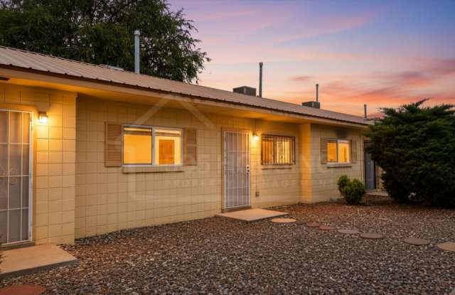 Large Move-In Ready 1-Bedroom Near Kirtland AFB photos photos