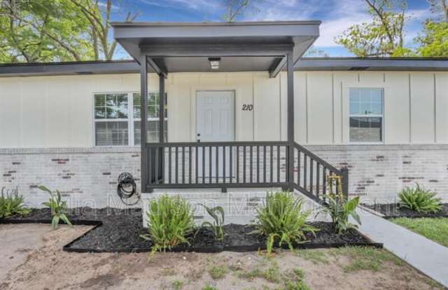 210-212 W 57th St - 210 West 57th Street, Savannah, GA 31405