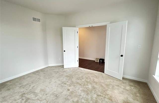 6280 N Trailwoods Drive Gallery 3