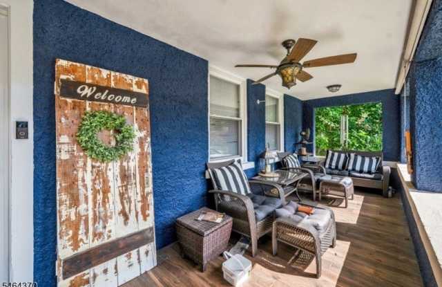 262 Clinton Pl Gallery 4