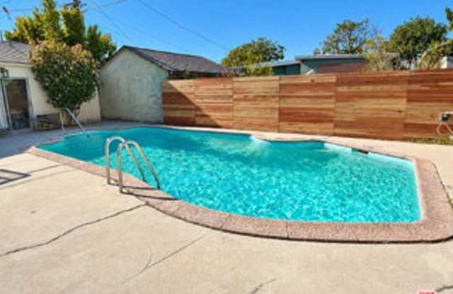 11205 Woolford Street Gallery 3