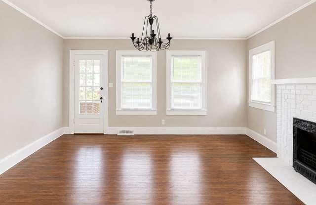 Charming 2 Bedroom, 1 Bath Home with Two Upstairs Bonus Rooms Gallery 3