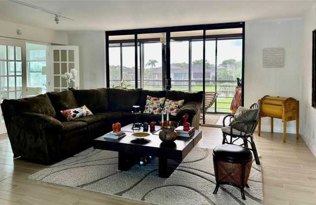 7582 Regency Lake Drive Gallery 3