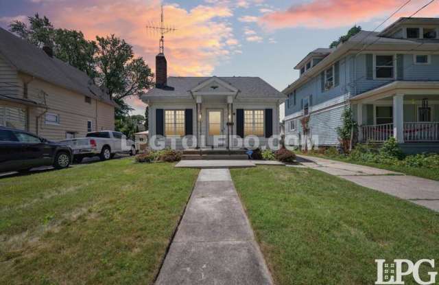 3617 Homewood Ave photos photos