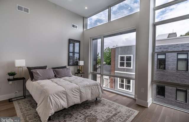 1227 North Leithgow Street - 1 photos photos