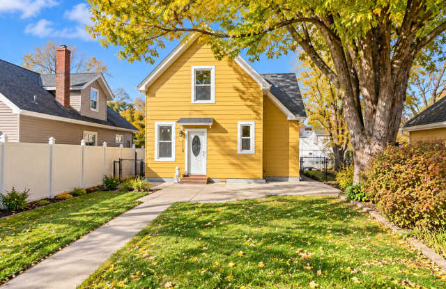 2 Bedroom 1 Bath Single Family Home with 2 Car Garage in West Saint Paul Gallery 1
