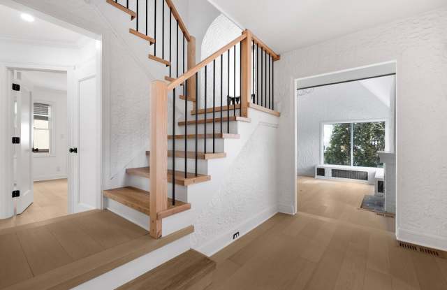 539 Bleeker Avenue Gallery 3