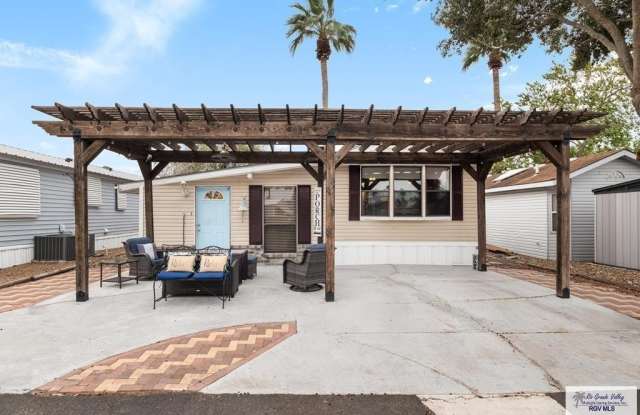 70 PALM LN. Gallery 2