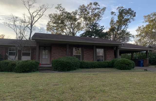 211 Donwood Pl - 211 Donwood Place, Hattiesburg, MS 39401