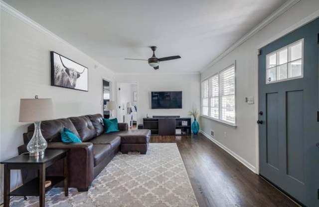 2070 Mesa Drive SE Gallery 3