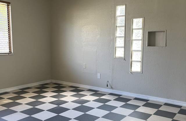 4865 Pacific Avenue Gallery 2