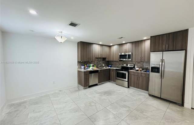 604 NW 3rd photos photos