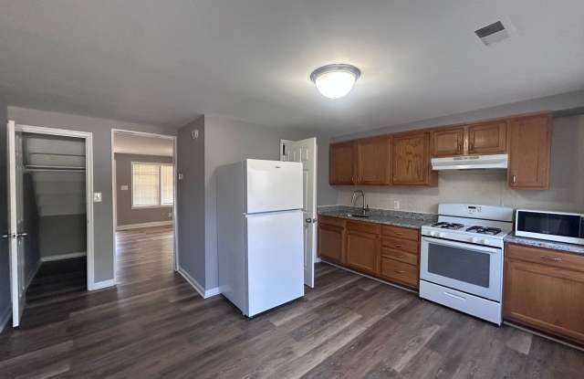 Baltimore - 2 Bedrooms + Den and 1 baths Available! Gallery 3
