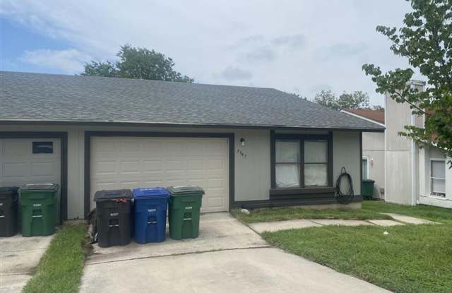 Cute 2/2 duplex with a garage - 9647 Bratton Drive, San Antonio, TX 78245