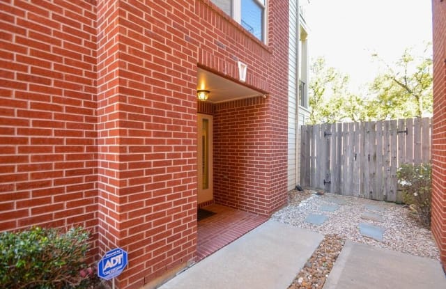 910 E Heights Hollow Lane - 910 Heights Hollow, Houston, TX 77007