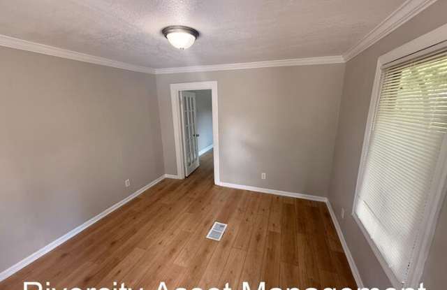 2206 Lyon Avenue Gallery 3