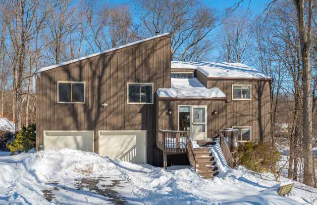 4-bedroom 2.5-bath home in Cortlandt Manor photos photos