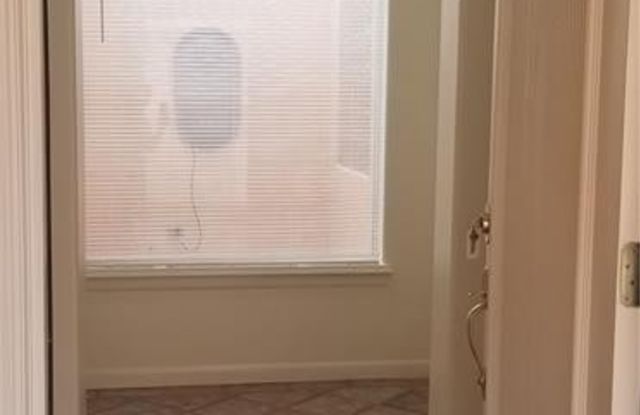 132 Yucca Gallery 2