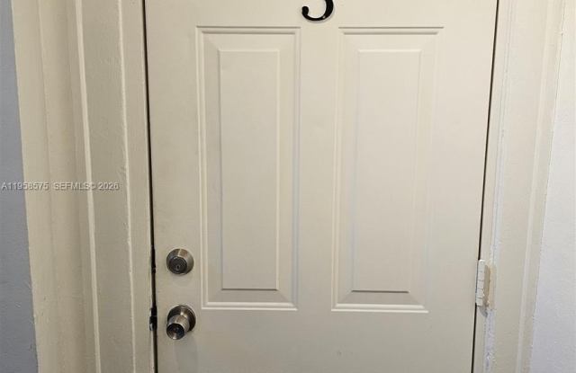 622 15th St photos photos