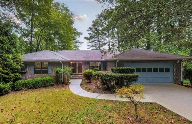 7012 S Pinewood Court Gallery 1