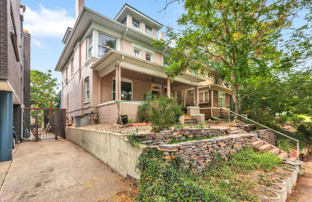 Beautiful two story unit with Victorian charm Gallery 3