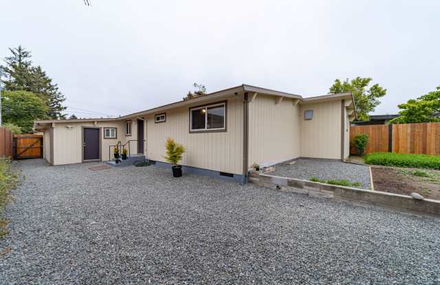 Fully-Furnished 4BD/2BA home near Eureka High! Gallery 1