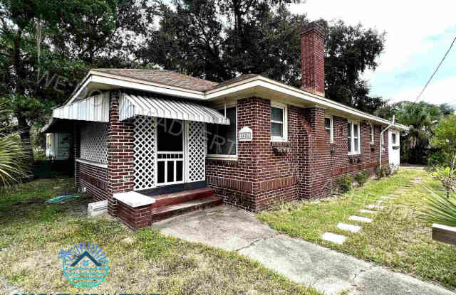 Beautiful 3 bedroom / 2 bathroom home now available in Brentwood! photos photos