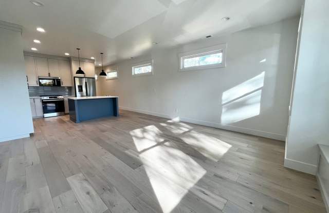 Gorgeous New Build in Boise’s East End – Easy Access to St. Lukes!! Gallery 4