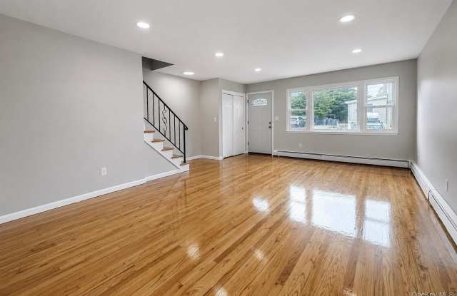 54 Farquhar Avenue Gallery 4