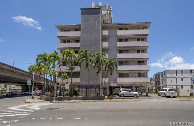 2 bd, 1 ba, 1 assigned parking Condo in 1402 Piikoi St Building photos photos