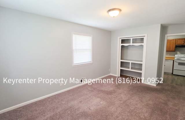 Charming 2-Bedroom Home with Spacious Yard & Off-Street Parking Gallery 4
