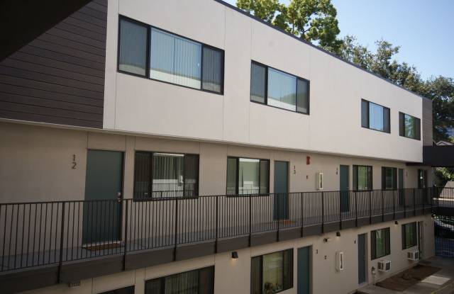 Fully remodeled studio apartment in gated community! photos photos