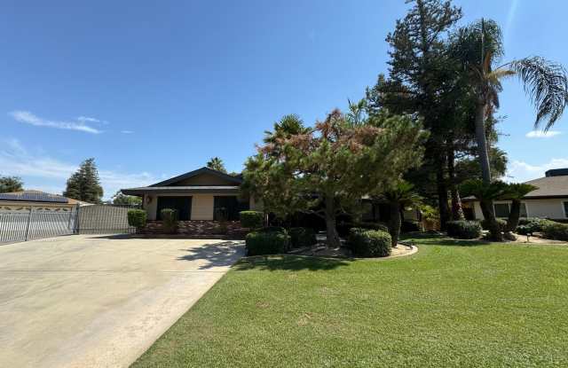 NW Bakersfield home with a pool! photos photos