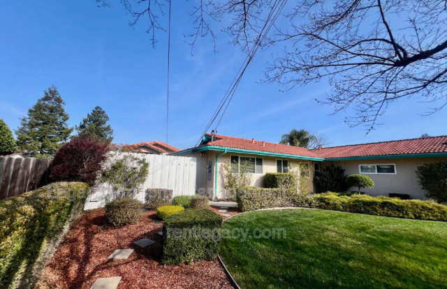 3884 Bayview Cir photos photos