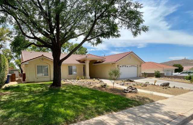 Updated and Pet Friendly Three Bedroom Home photos photos